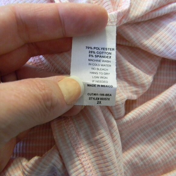 Grand Ave Design Plus 2X Tank Pink White Ribbed Sleeveless Wooden Buttons NWOT - Picture 5 of 6